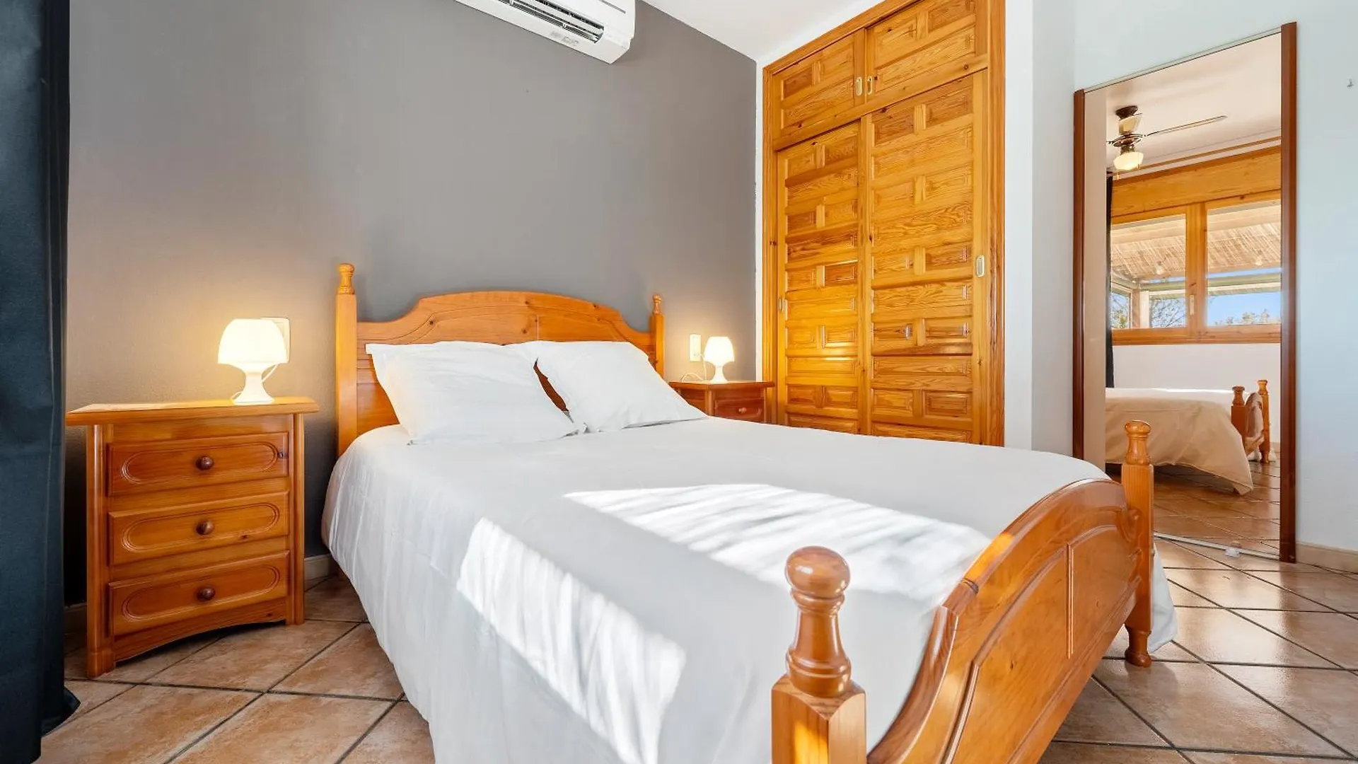 Holiday home Villa Tivissa Avec Piscine Les Tres Cales